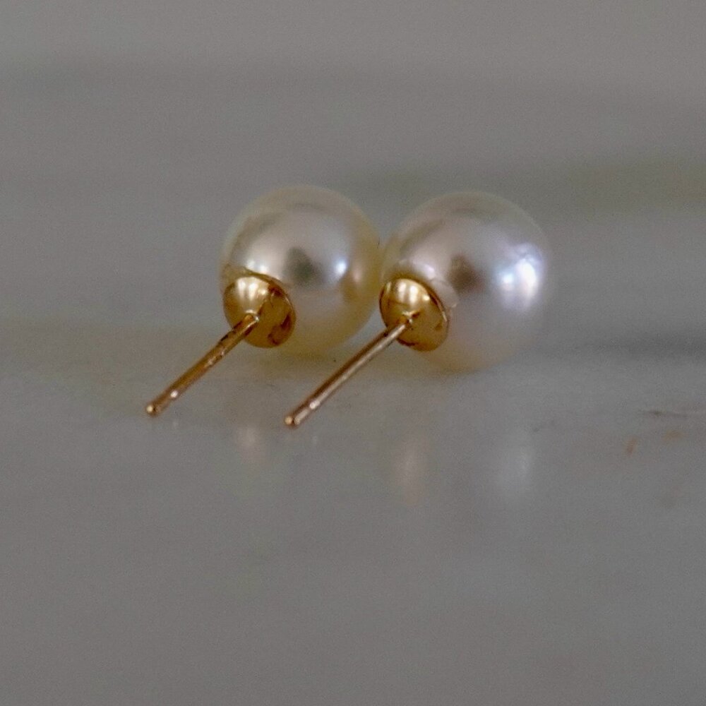 Vintage YSL Yves Saint Laurent x Monet Pearl Stud Earrings - Picture 4 of 7